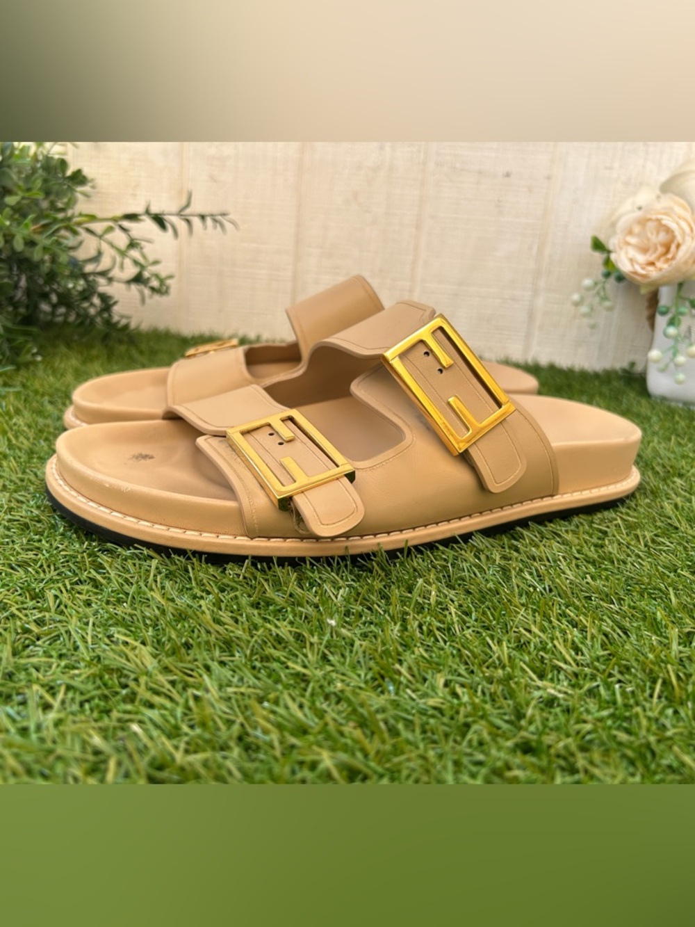 Fendi
F Buckle Leather Slide Sandals
$995
Color:BEIGE
Gently used
9.5B / 39.5EU - Picture 10 of 16